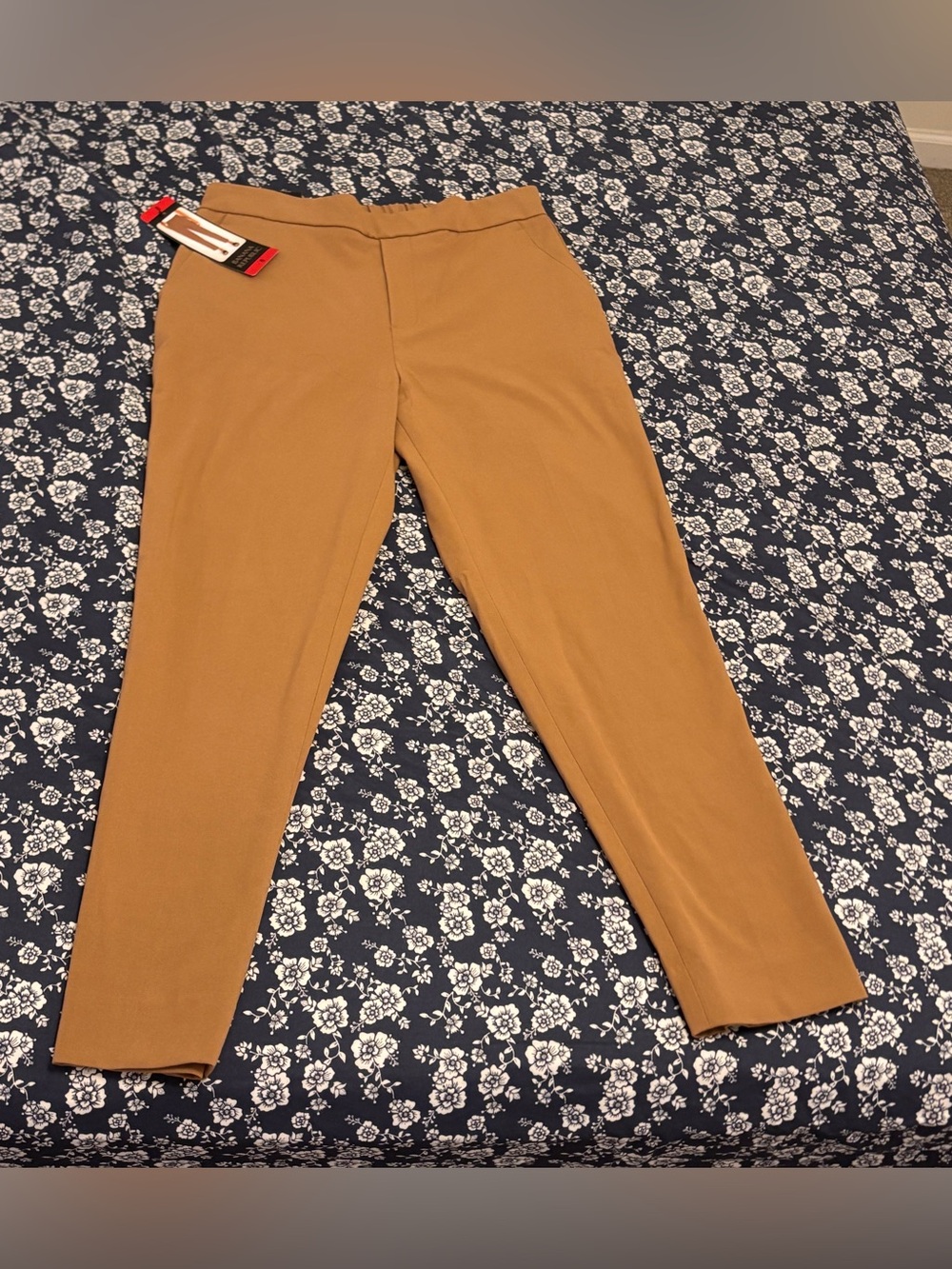 Banana Republic Ladies Tapered Pull On Pants - Picture 3 of 4